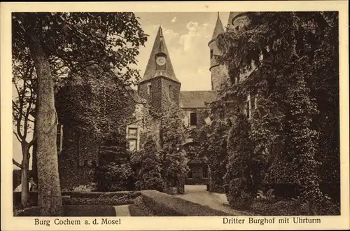 Ak Cochem an der Mosel, Burg Cochem, Dritter Burghof mit Uhrturm