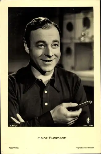 Ak Schauspieler Heinz Rühmann, Portrait mit Zigarre