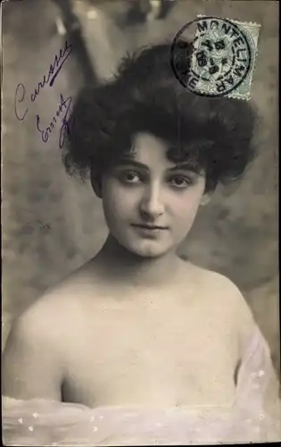 Ak Portrait einer dunkelhaarigen Frau mit tiefem Dekollete