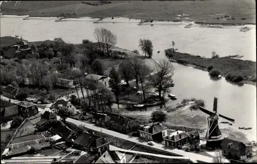 Ak Veessen Gelderland Niederlande, Windmühle, Luftbild