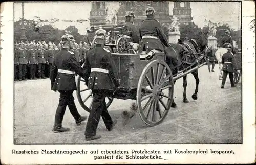 Ak Berlin Mitte, Schlossbrücke, erbeutetes russisches Maschinengewehr, Protzkasten, Kosakenpferd