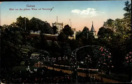 Ak Guben in der Niederlausitz, Blick von der grünen Wiese auf Sanssouci