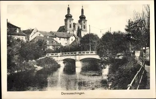 Ak Donaueschingen, Brücke mit Kirche
