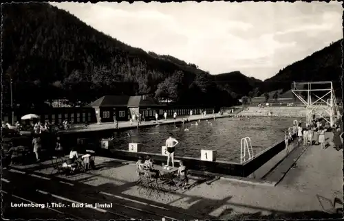 Ak Leutenberg in Thüringen, Bad im Ilmtal, Schwimmbad