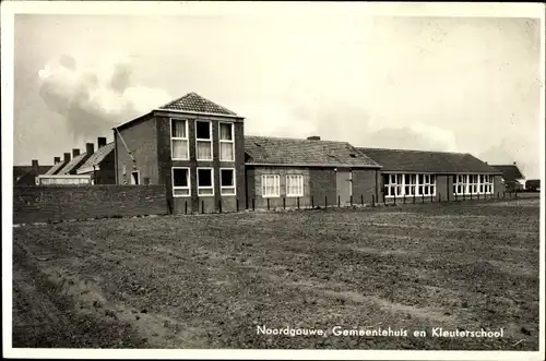 Ak Noordgouwe Schouwen Duiveland Zeeland Niederlande, Gemeentehuis en Kleuterschool