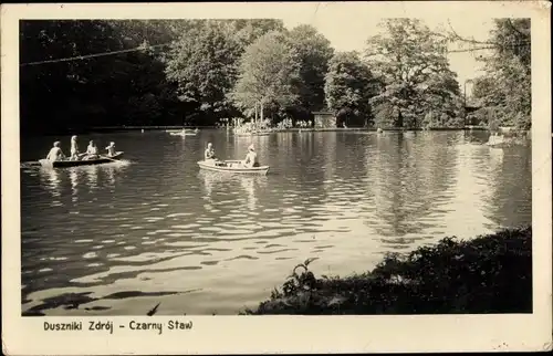 Ak Duszniki Zdrój Bad Reinerz Schlesien, Czarny Staw, Ruderpartie