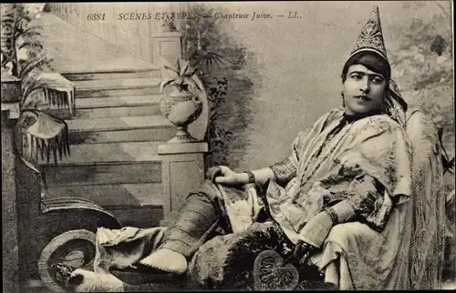 Judaika Ak Scenes et Types, Chanteuse Juive, Jüdin in Tracht