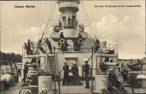 Ak Deutsches Kriegsschiff, Seeleute auf dem Vordeck eines Linienschiffes