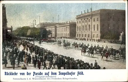 Ak Berlin Mitte, Unter den Linden, Rückkehr von der Parade auf dem Tempelhofer Feld