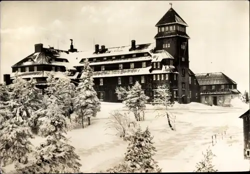 Ak Oberwiesenthal im Erzgebirge Sachsen, HO Gaststätte Fichtelberghaus, Winter