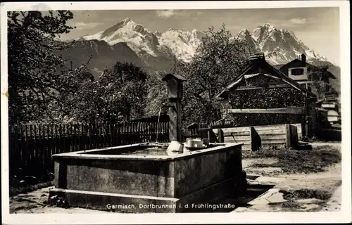 Ak Garmisch Partenkirchen in Oberbayern, Frühlingstraße, Dorfbrunnen