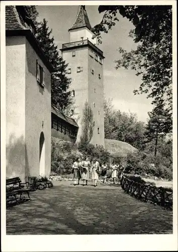 Ak Biberach an der Riß in Oberschwaben, Beim Gigelturm, Spaziergänger