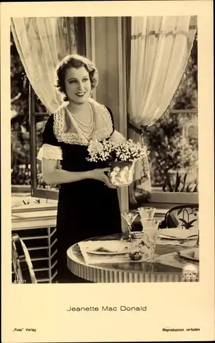 Ak Schauspielerin Jeanette MacDonald, Portrait