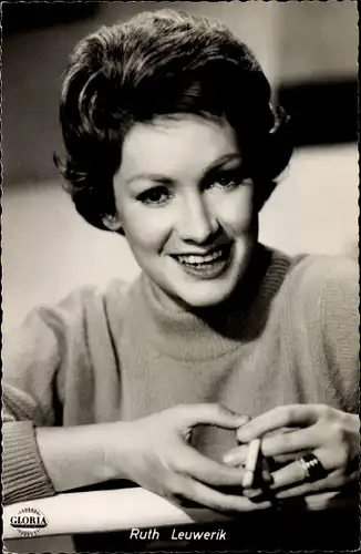 Ak Schauspielerin Ruth Leuwerik, Portrait, Dorothea Angermann