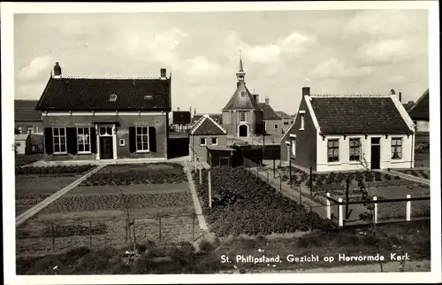 Ak Sint Philipsland Zeeland, Gezicht op Hervormde Kerk, Häuser mit Gärten