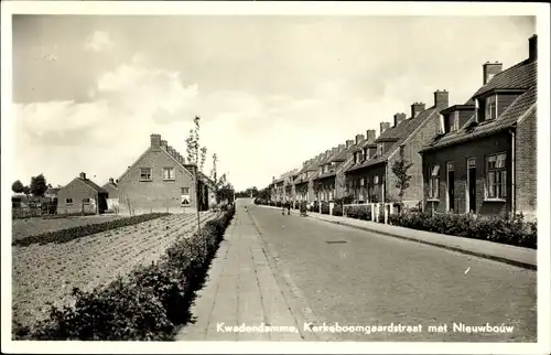 Ak Kwadendamme Zeeland Niederlande, Kerkeboomgaardstraat met Nieuwbouw