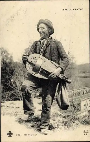 Ak Type du Centre, un Vieilleur, Mann mit Musikinstrument