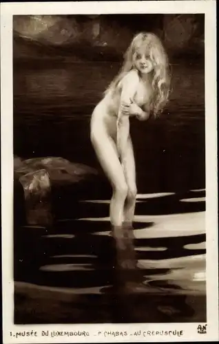 Künstler Ak Chabas, Im Zwielicht, Blonde junge Frau im Wasser badend