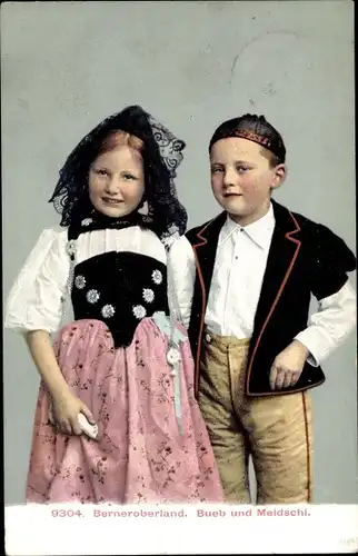 Ak Berner Oberland, Bueb und Meidschi, Schweizerische Tracht
