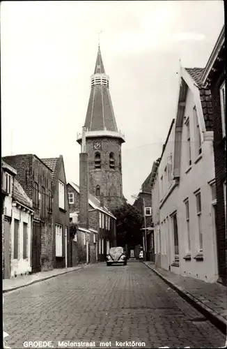 Ak Groede Zeeland, Molenstraat met kerktören