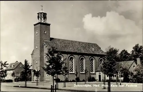 Ak Schoondijke Zeeland Niederlande, Ned. Herv. Kerk met Pastorie