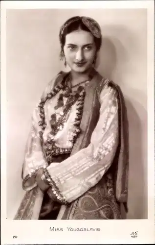 Ak Miss Yougoslavie, Frauenportrait, Tracht, Schmuck