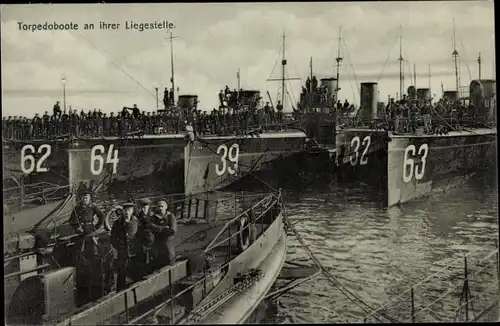 Ak Deutsche Kriegsschiffe, SMS Torpedoboote im Hafen, G 132, S 139, V 162, V 163, V 164