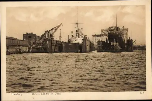 Ak Hamburg, Hafen, Deutsches Kriegsschiff, SMS Großer Kreuzer im Schwimmdock