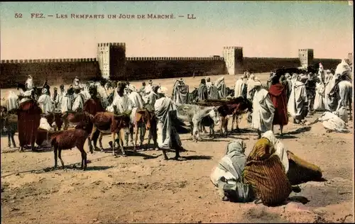 Ak Fès Fez Marokko, Les Remparts un jour de Marche