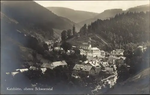 Ak Katzhütte im Schwarzatal Thüringen, Totalansicht der Ortschaft, Berge