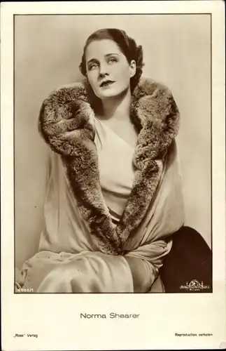 Ak Schauspielerin Norma Shearer, Portrait, Pelz