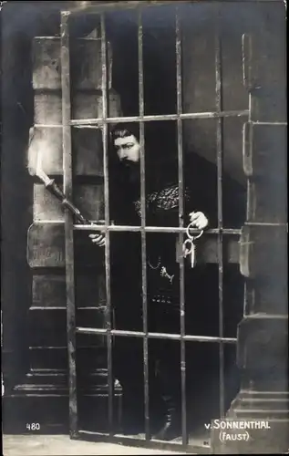 Ak Schauspieler von Sonnenthal, Faust, Fackel, Gefängnis