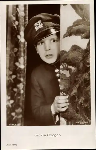 Ak Schauspieler Jackie Coogan, Portrait in Uniform mit Mütze, Ross Verlag 3530/1