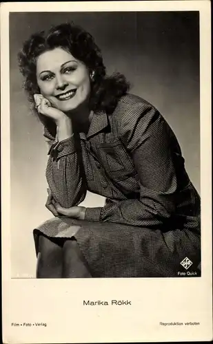 Ak Schauspielerin und Sängerin Marika Rökk, Film Foto Verlag A 3620 1, Portrait
