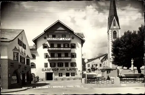 Ak Seefeld in Tirol, Teilansicht mit Gasthof zum Lamm, Kirche