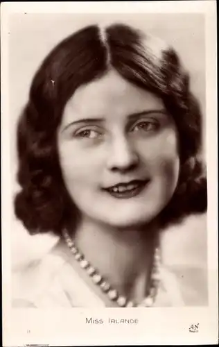 Ak Miss Irlande, Frauenportrait, Halskette
