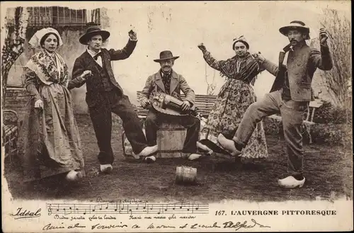 Ak L'Auvergne Pittoresque, Menschen in französischen Trachten beim Tanzen