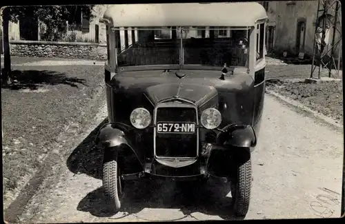 Foto Ak Vorderansicht von einem Automobil, KFZ Kennz. 6572 NMI