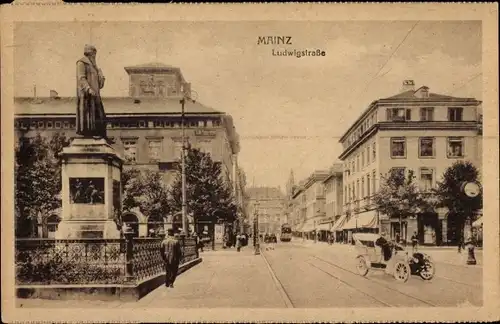 Ak Mainz am Rhein, Ludwigstraße, Denkmal, Häuserfassaden, Automobil