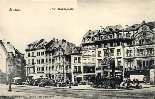 Ak Mainz, Blick auf den Marktplatz, Brunnen, Passanten, Sonnenschirme