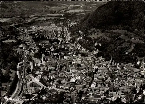 Ak Bad Urach in der Schwäbischen Alb, Fliegeraufnahme vom Ort