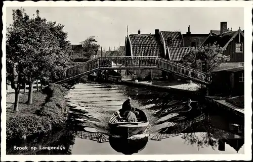 Ak Broek op Langedijk Nordholland Niederlande, Flusspartie, Brücke, Ruderboot