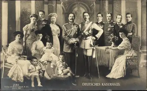 Ak Kaiserfamilie, Wilhelm II, Auguste Viktoria, Kronprinz, Cecilie, Victoria Luise, Adalbert, Eitel