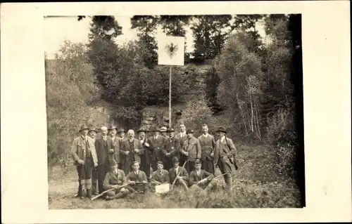 Foto Ak Männergruppe, Gewehre, Vogelschuss