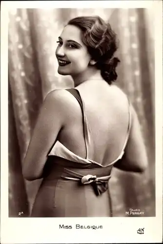 Ak Miss Belgique, Kleid, Rücken, Lächeln