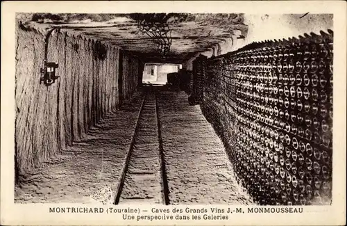 Ak Montrichard Loir et Cher, Caves des Grands Vins J. M. Monmousseau, perspective dans les Galeries