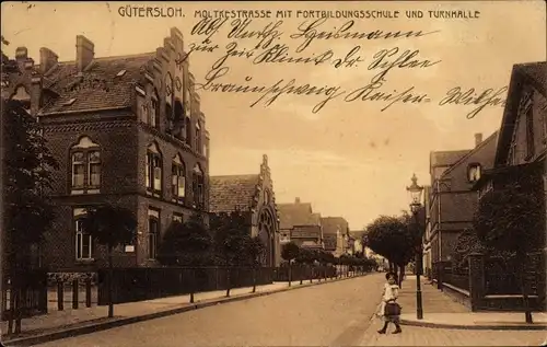 Ak Gütersloh in Westfalen, Moltkestraße mit Fortbildungsschule und Turnhalle