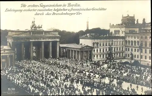 Ak Berlin Mitte, Brandenburger Tor, Einbringung eroberter russischer, belgischer, französ. Geschütze