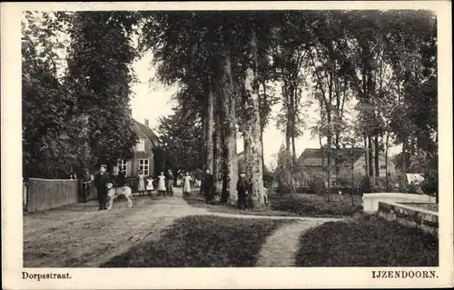 Ak Ijzendoorn Gelderland Niederlande, Dorpsstraat