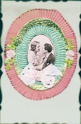 Zelluloid Ak Liebespaar, Stoffschleifen